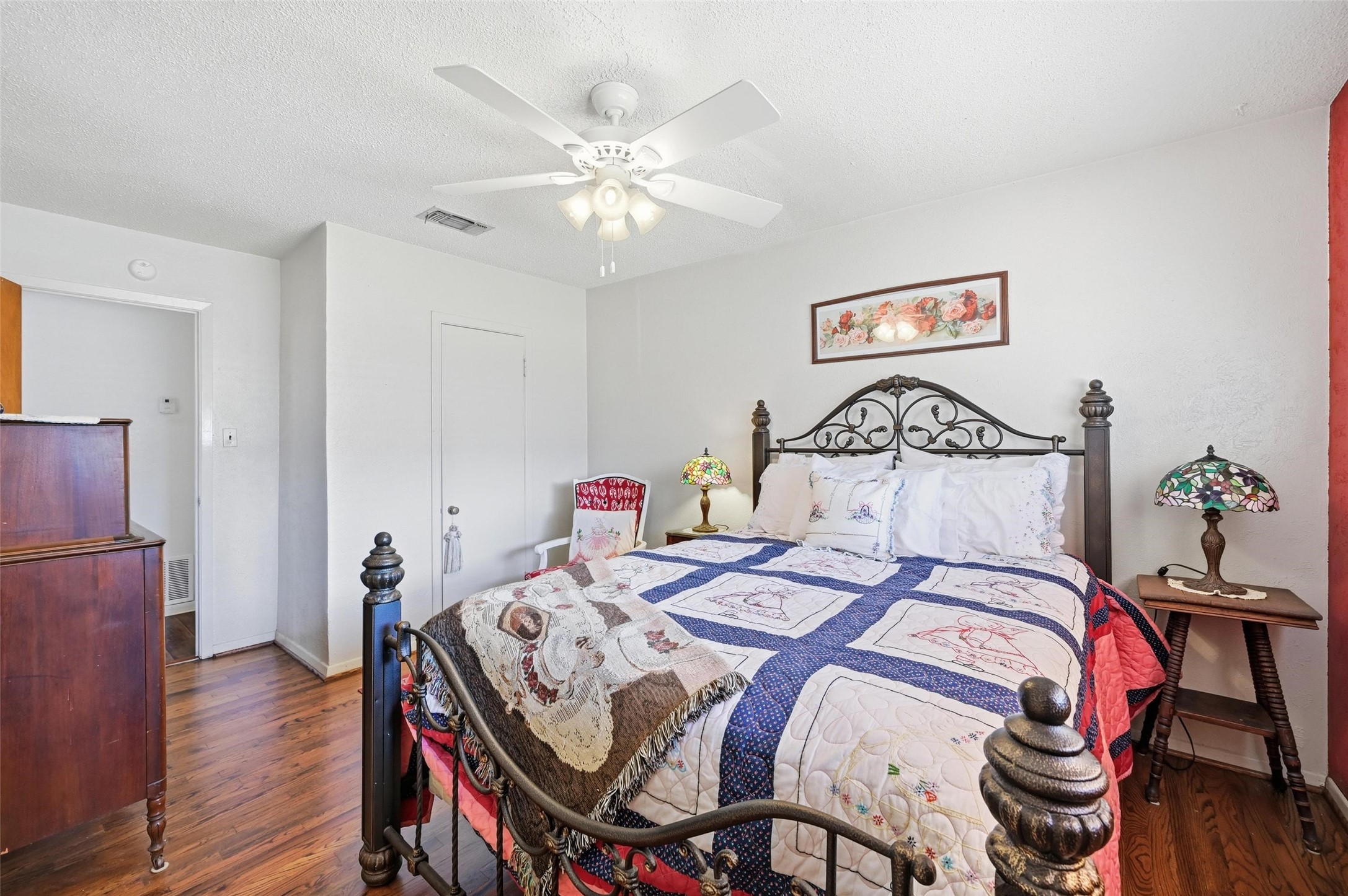 620 W College Street Grapevine TX 76051