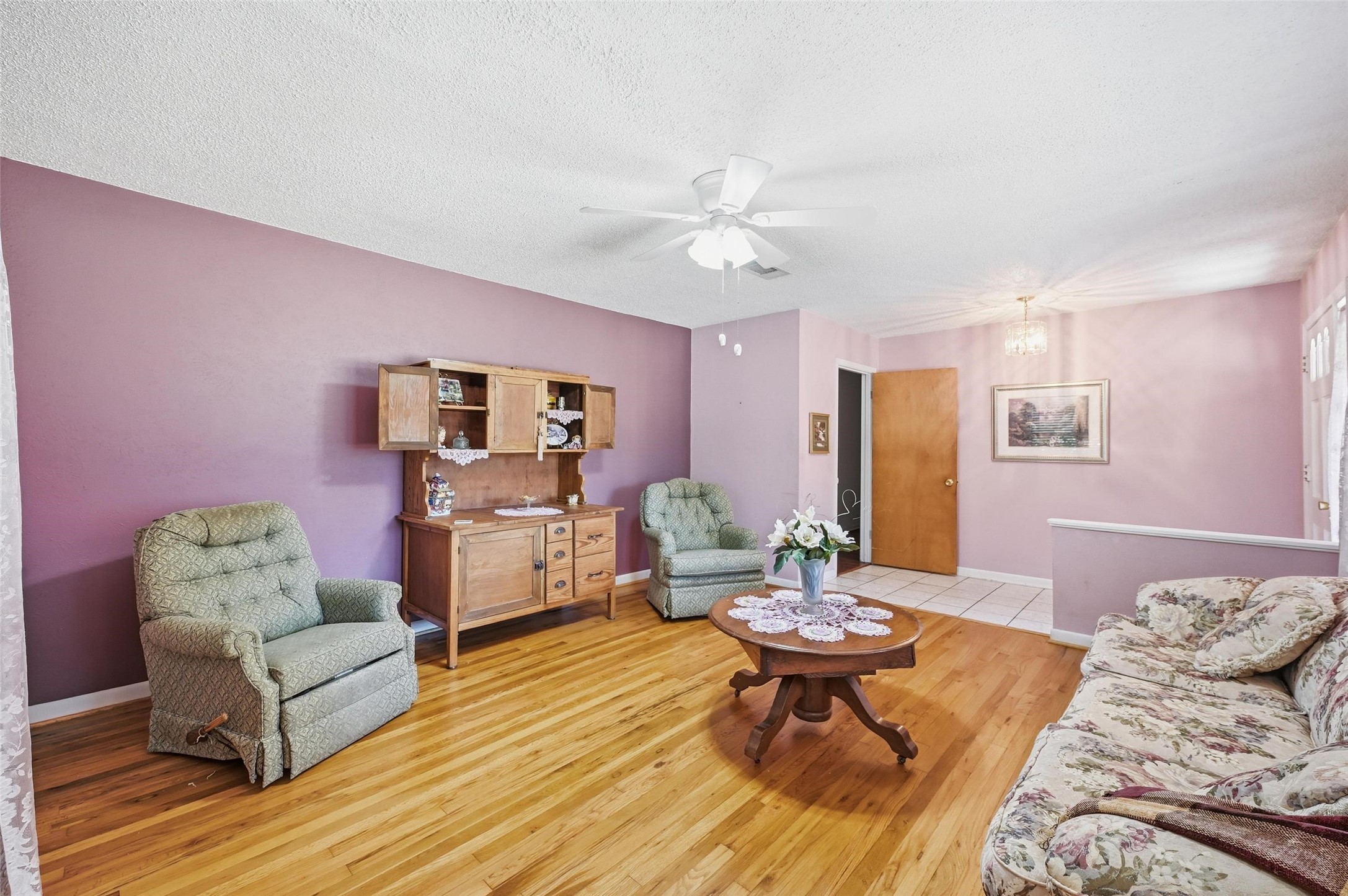 620 W College Street Grapevine TX 76051