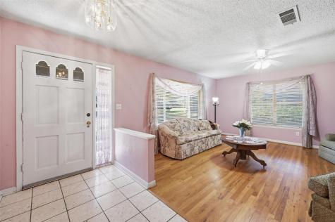 620 W College Street Grapevine TX 76051