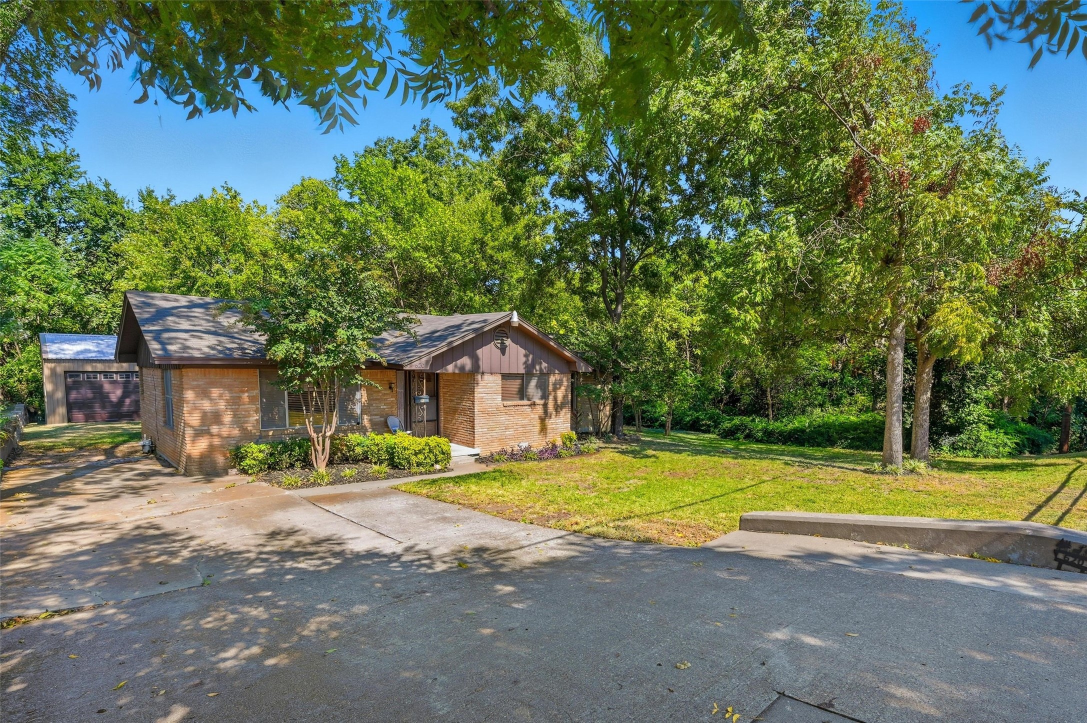 620 W College Street Grapevine TX 76051