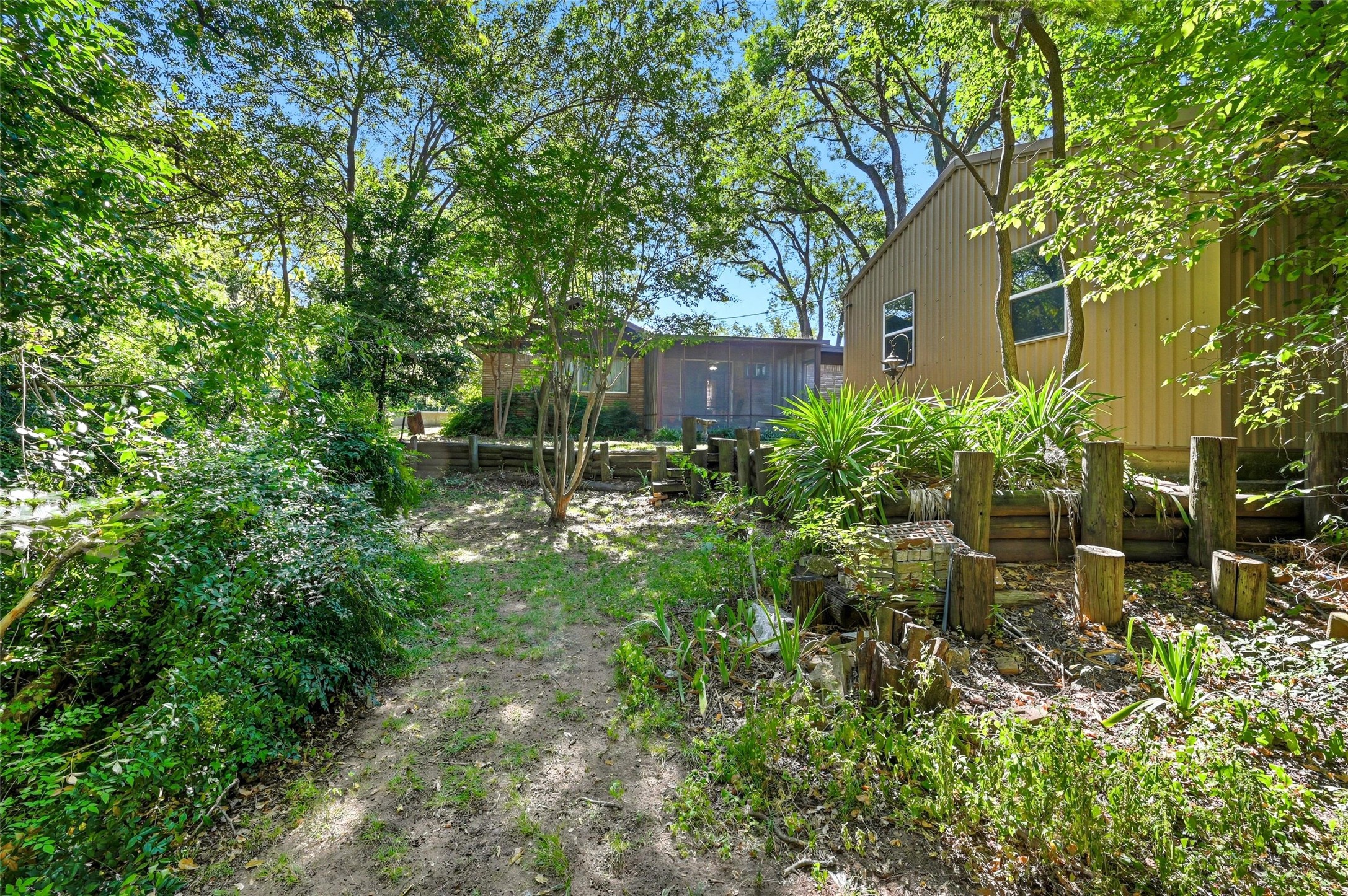 620 W College Street Grapevine TX 76051
