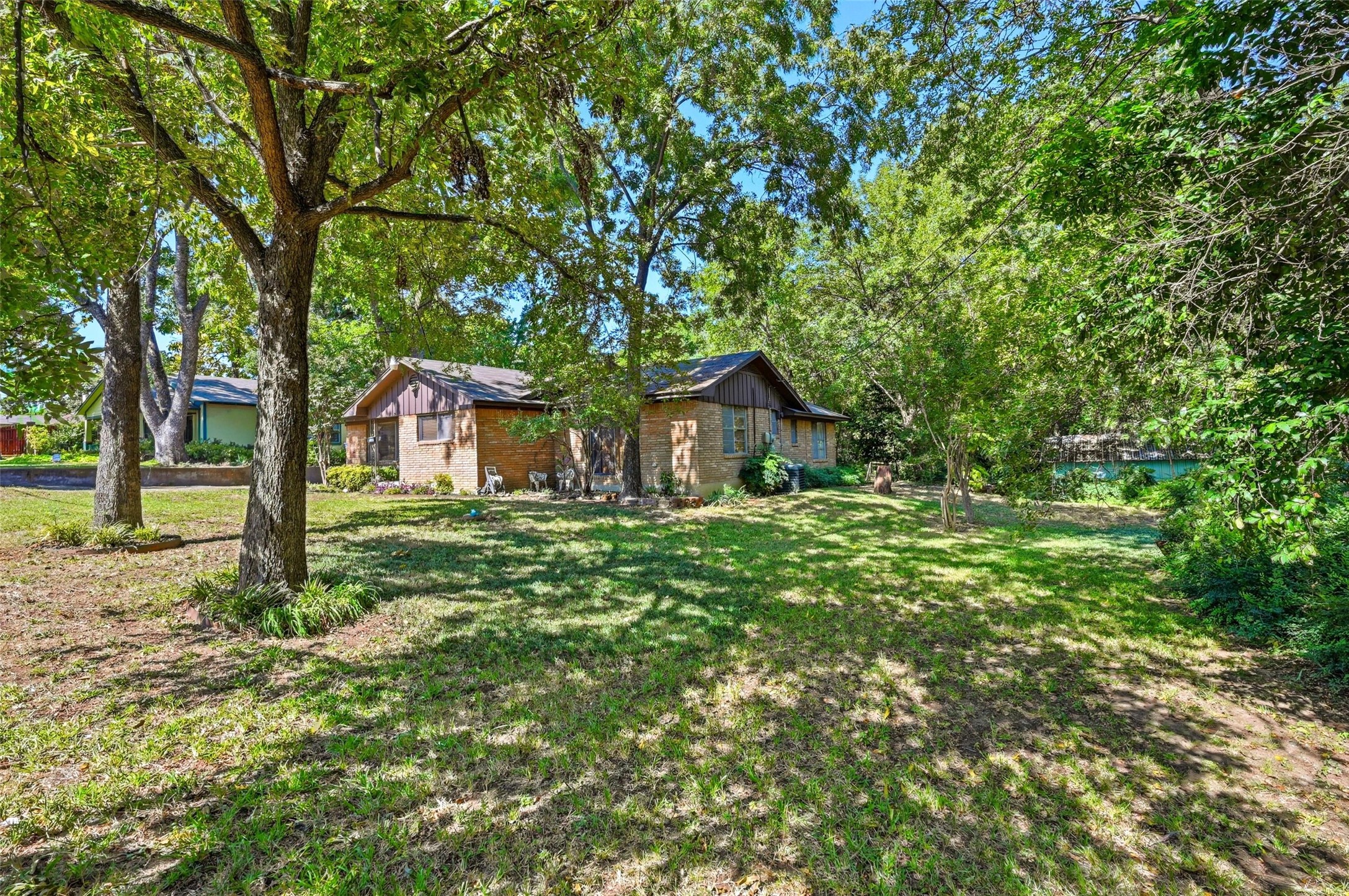 620 W College Street Grapevine TX 76051