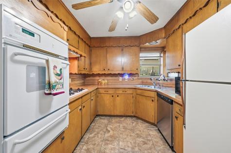 620 W College Street Grapevine TX 76051