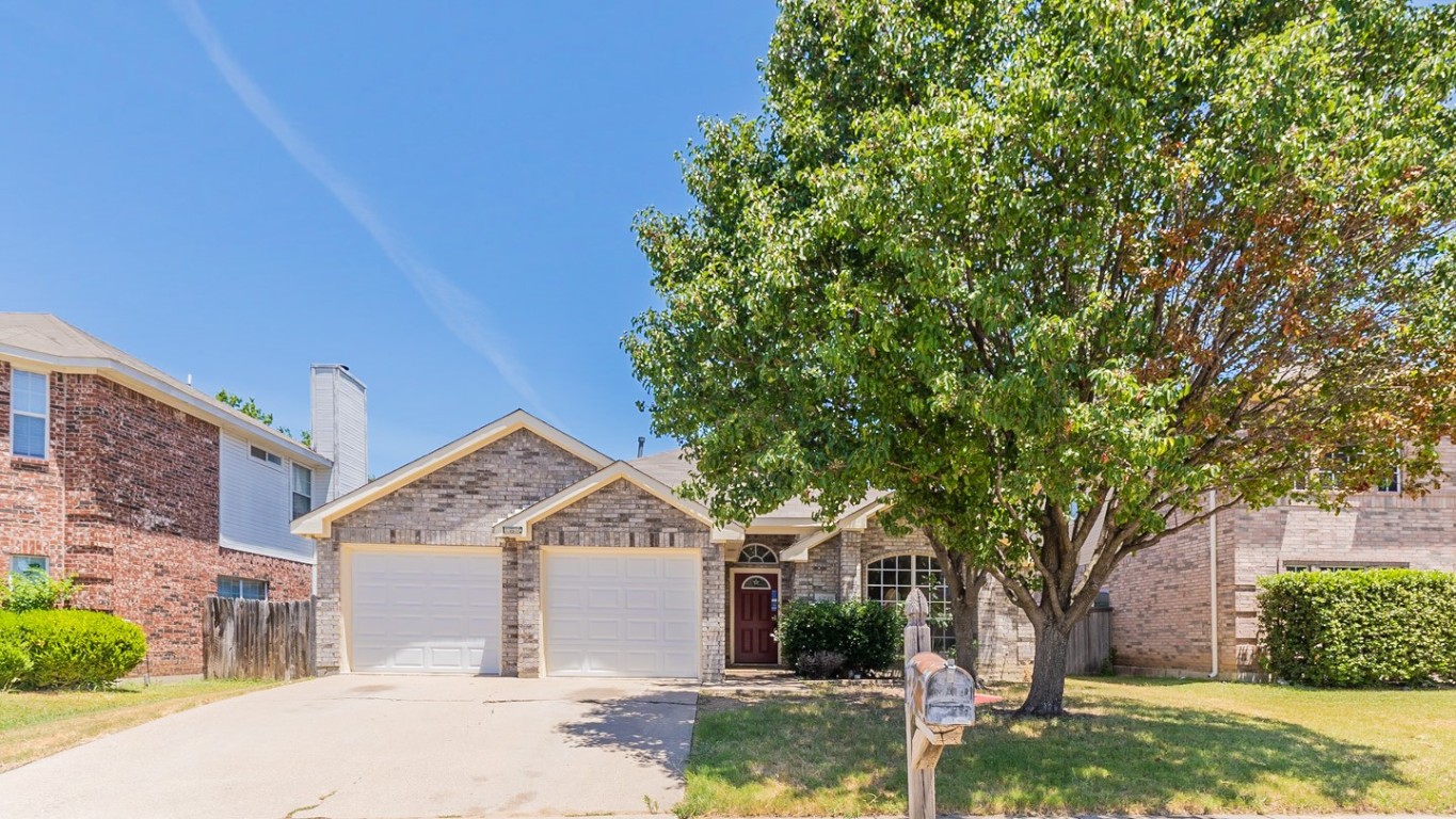 5711 Creekhollow Drive Arlington TX 76018