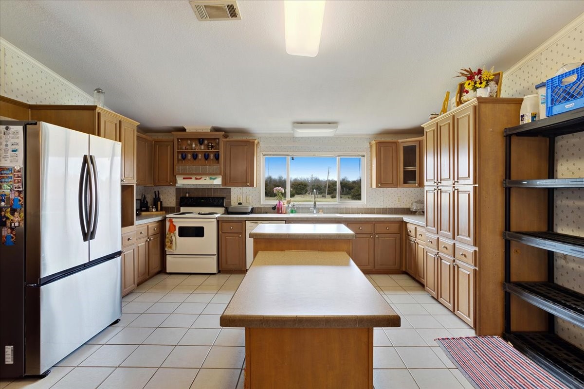 2035 Fm-1566 Celeste TX 75423