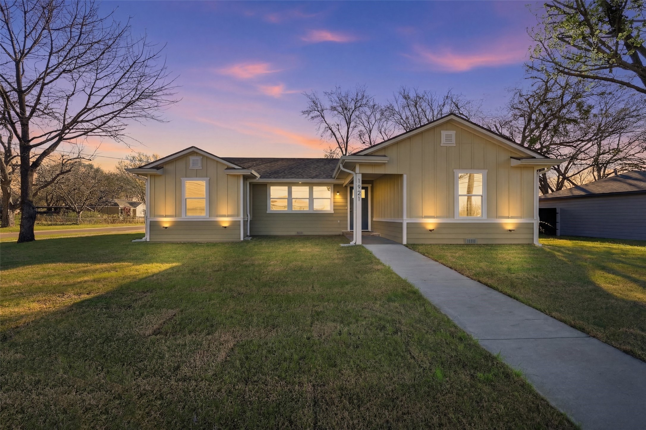 1921 N Woods Street Sherman TX 75092