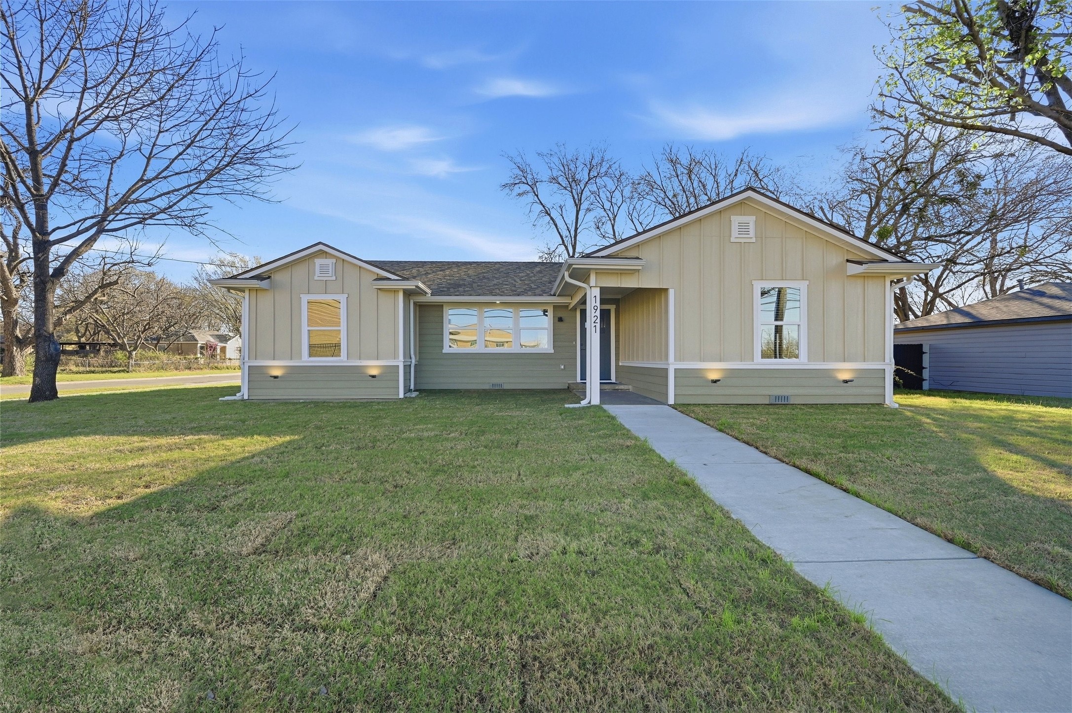 1921 N Woods Street Sherman TX 75092