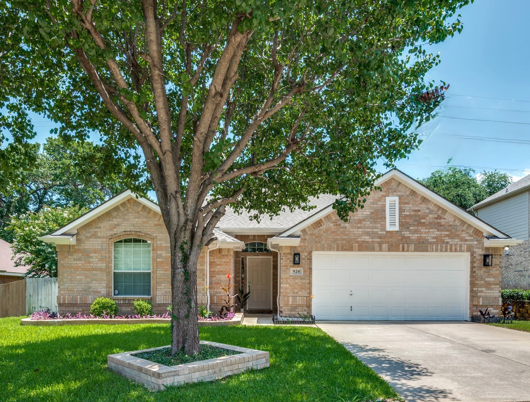 920 Park Forest Drive Hurst TX 76053