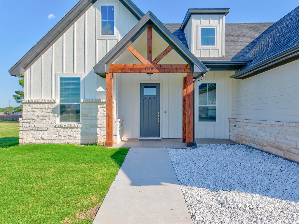 1319 W Chippewa Trail Granbury TX 76048