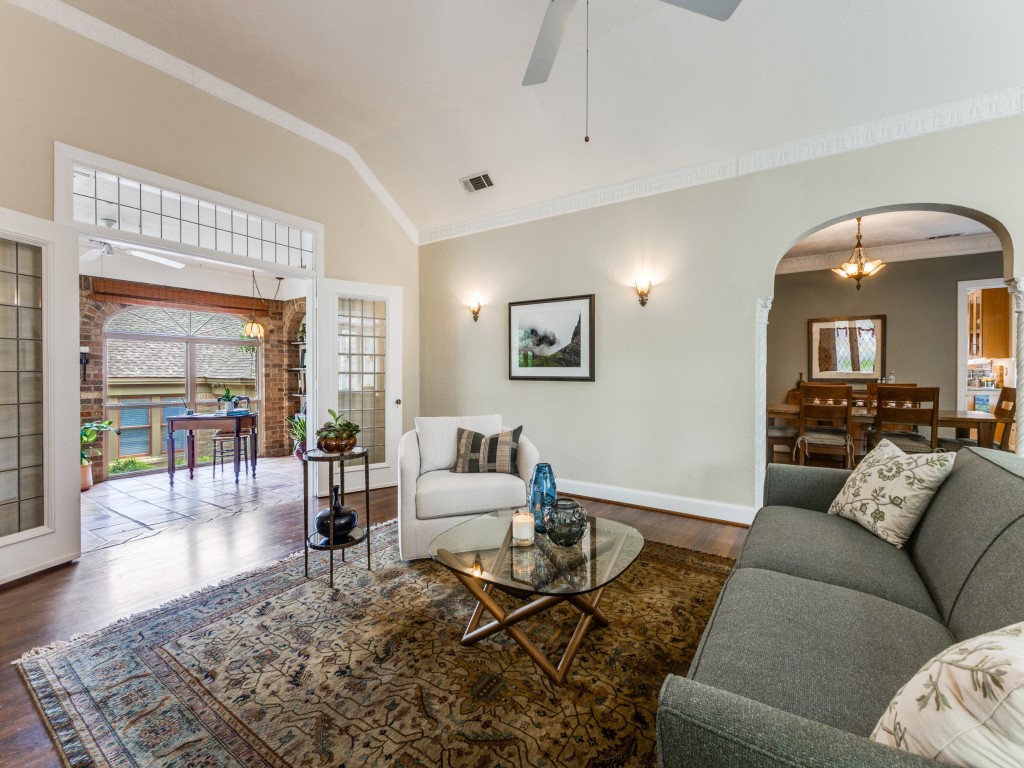 1107 Clermont Avenue Dallas TX 75223