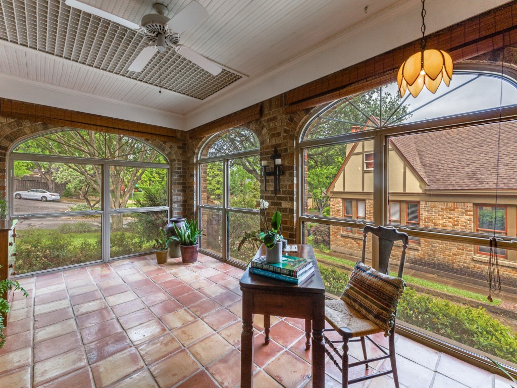 1107 Clermont Avenue Dallas TX 75223