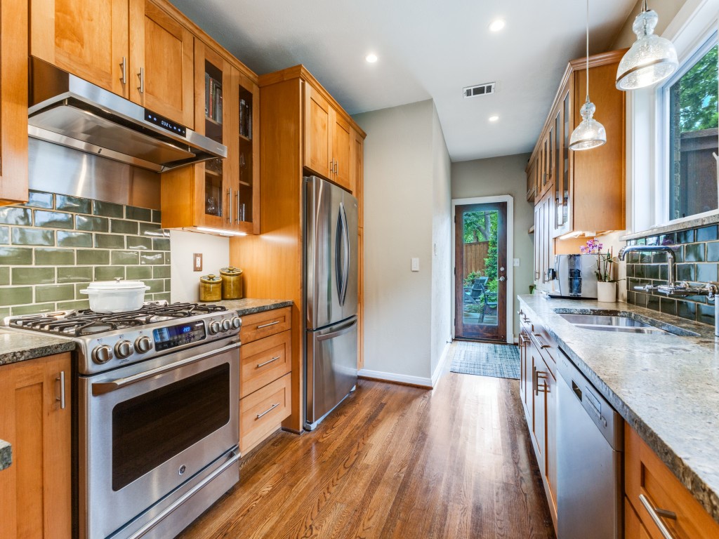 1107 Clermont Avenue Dallas TX 75223