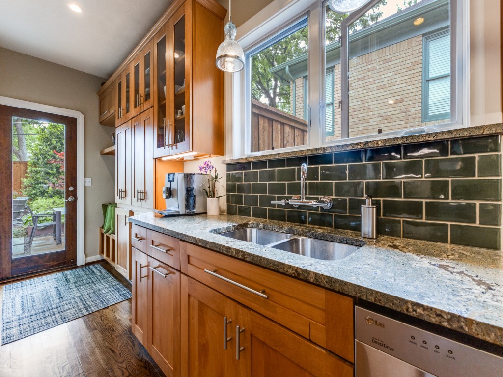 1107 Clermont Avenue Dallas TX 75223