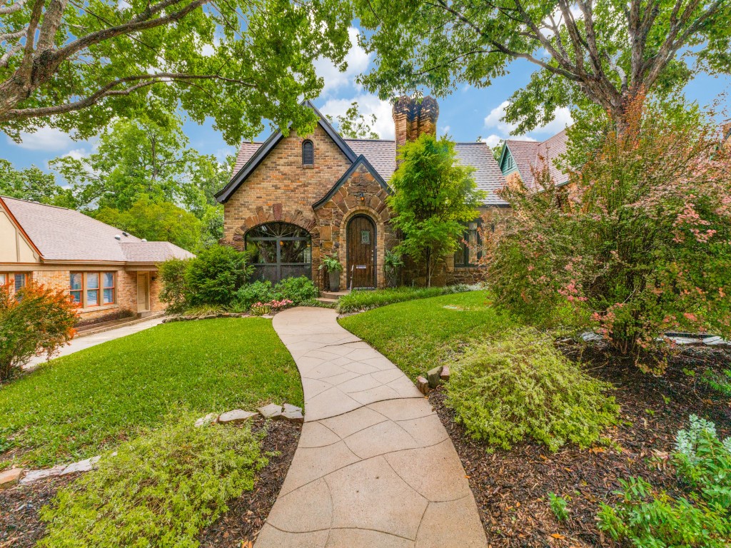 1107 Clermont Avenue Dallas TX 75223
