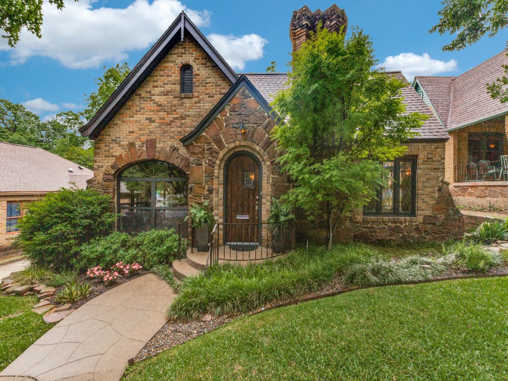 1107 Clermont Avenue Dallas TX 75223