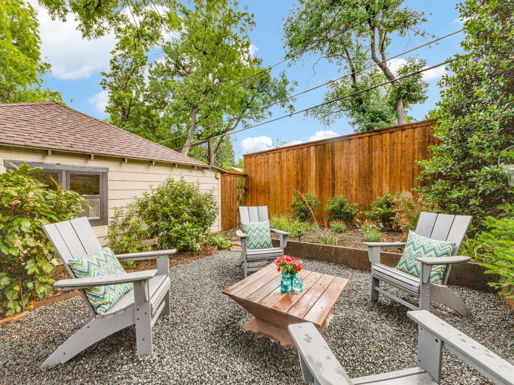 1107 Clermont Avenue Dallas TX 75223