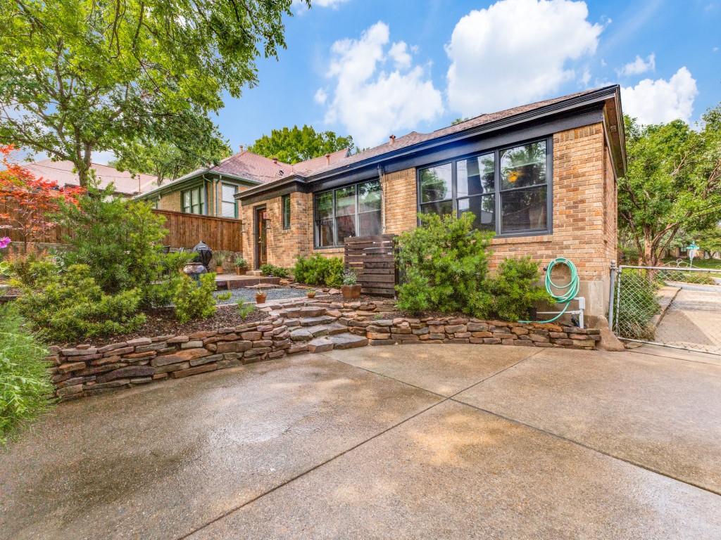 1107 Clermont Avenue Dallas TX 75223