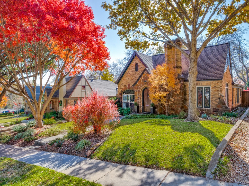 1107 Clermont Avenue Dallas TX 75223