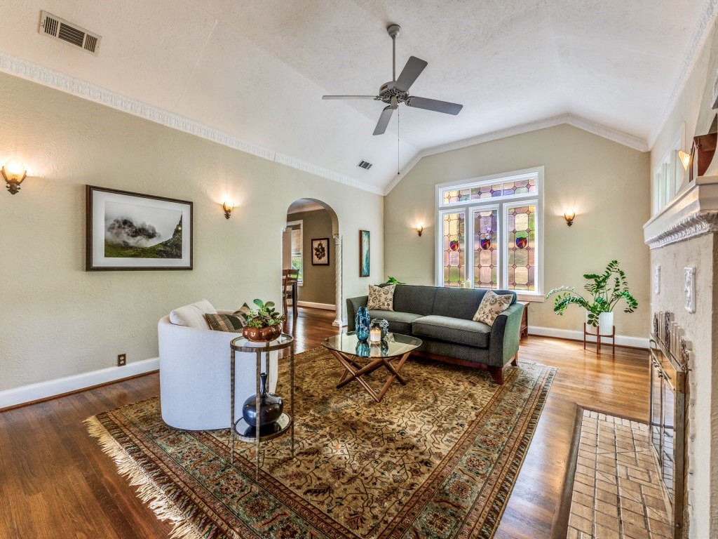 1107 Clermont Avenue Dallas TX 75223