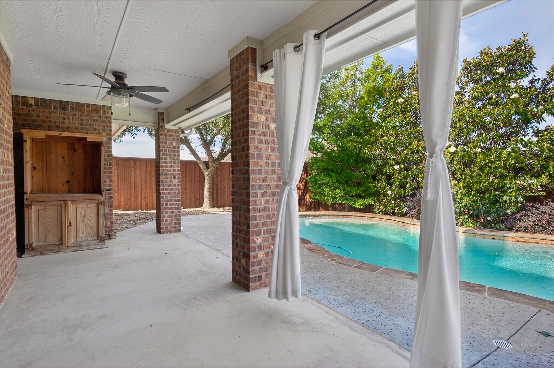 3916 Palomino Drive Benbrook TX 76116
