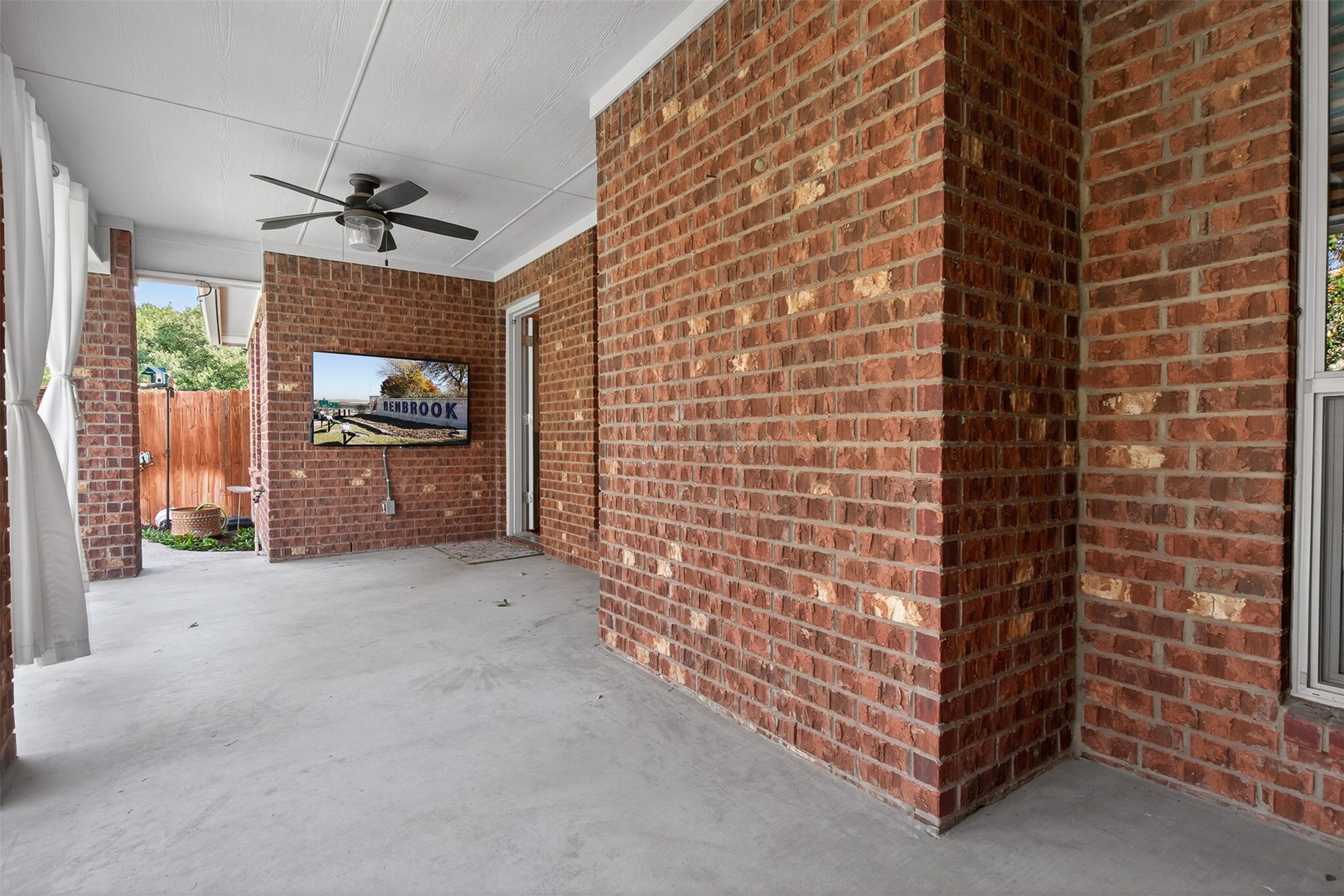 3916 Palomino Drive Benbrook TX 76116