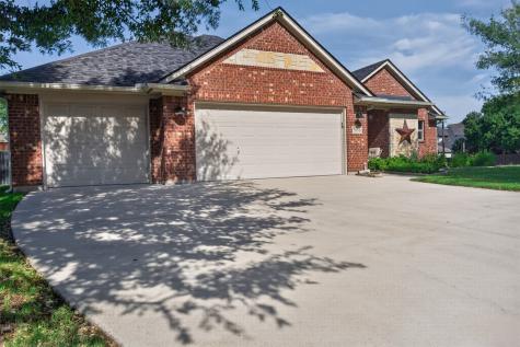 3916 Palomino Drive Benbrook TX 76116