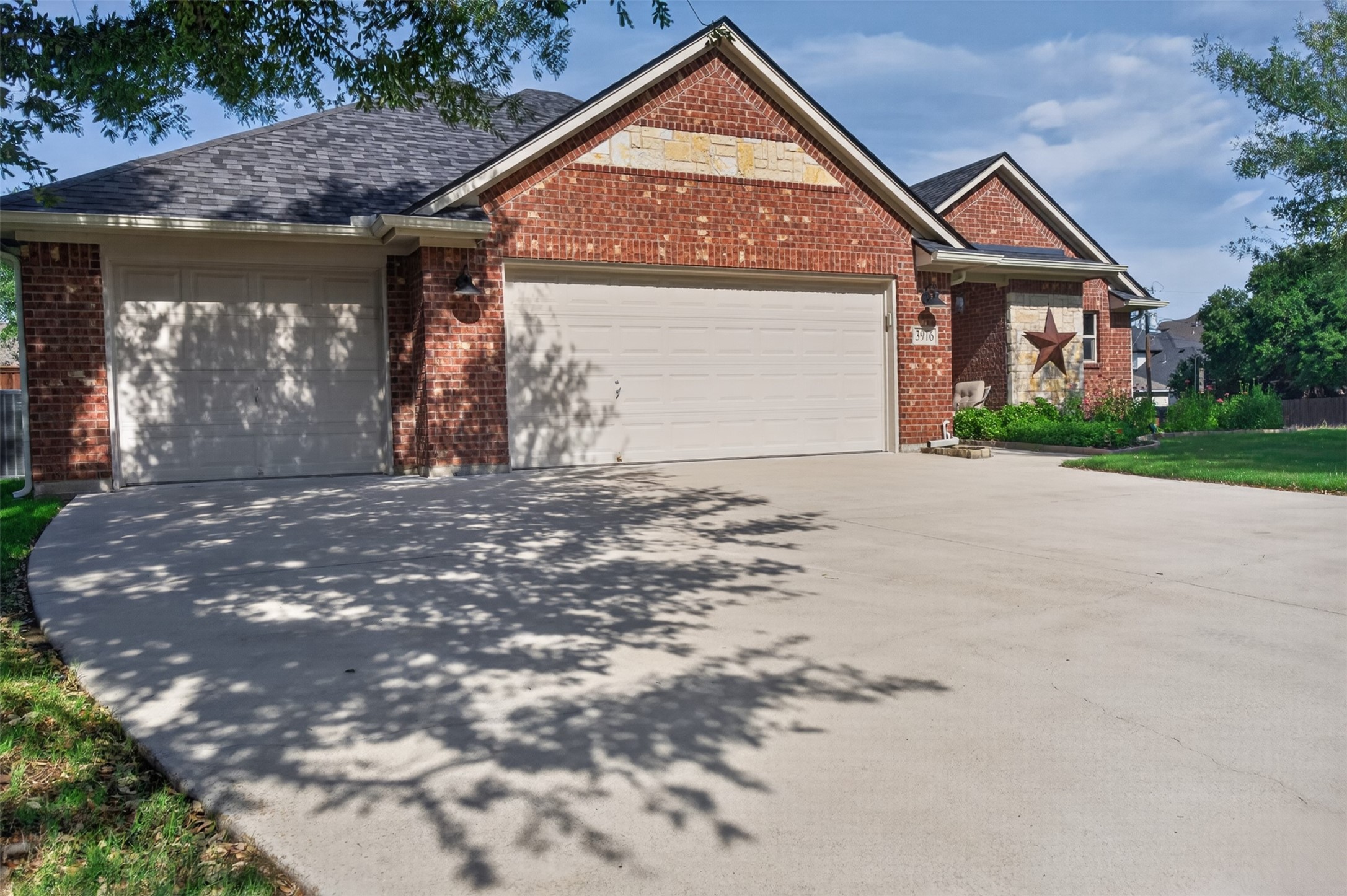 3916 Palomino Drive Benbrook TX 76116