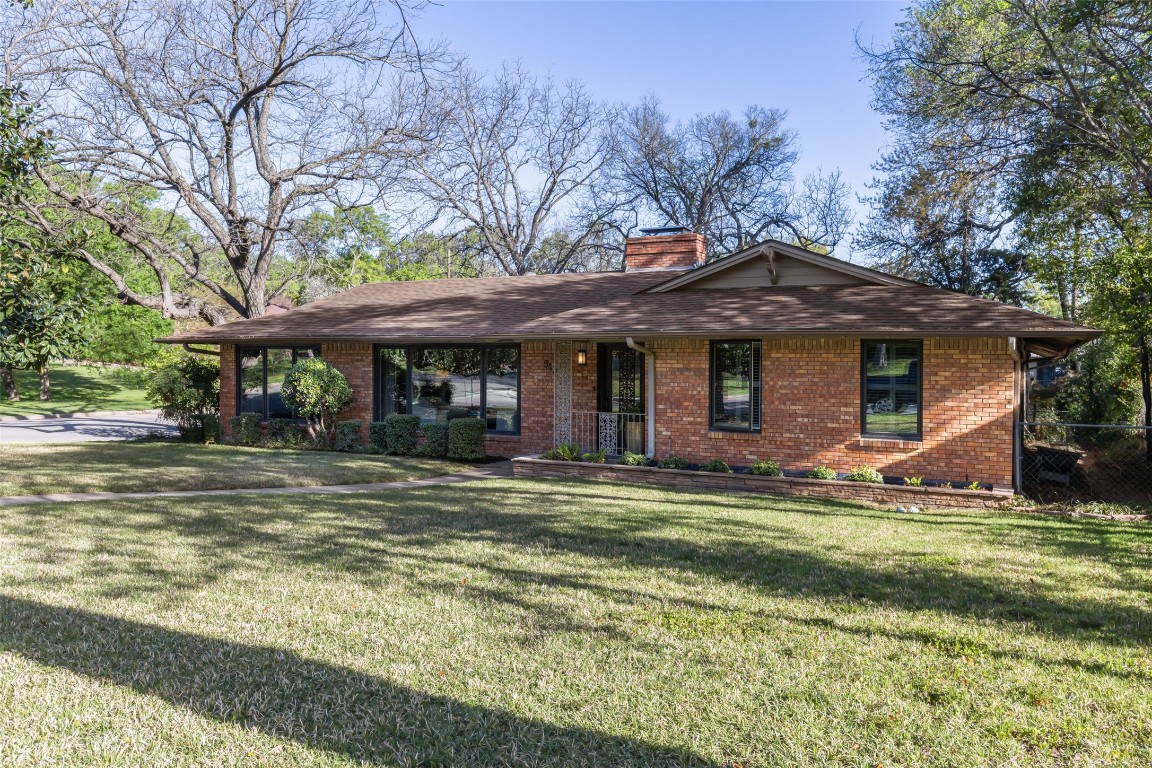 943 W Greenbriar Lane Dallas TX 75208