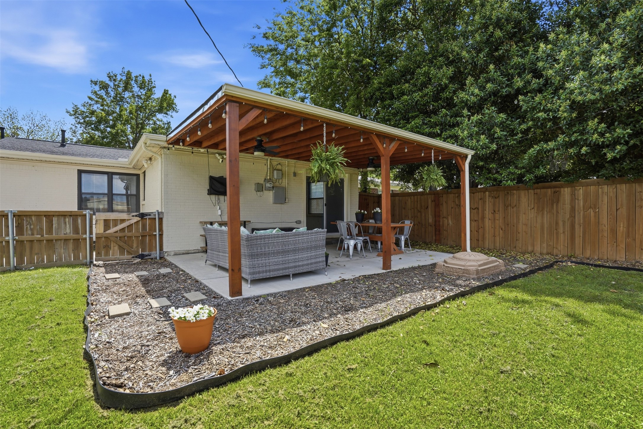 5600 Dennis Avenue Fort Worth TX 76114