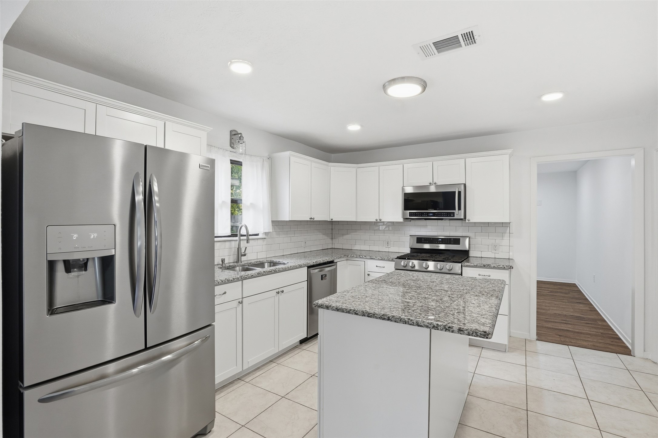 5600 Dennis Avenue Fort Worth TX 76114