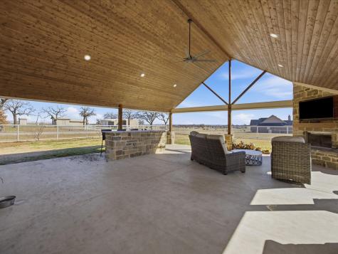 617 County Road 3341 Paradise TX 76073