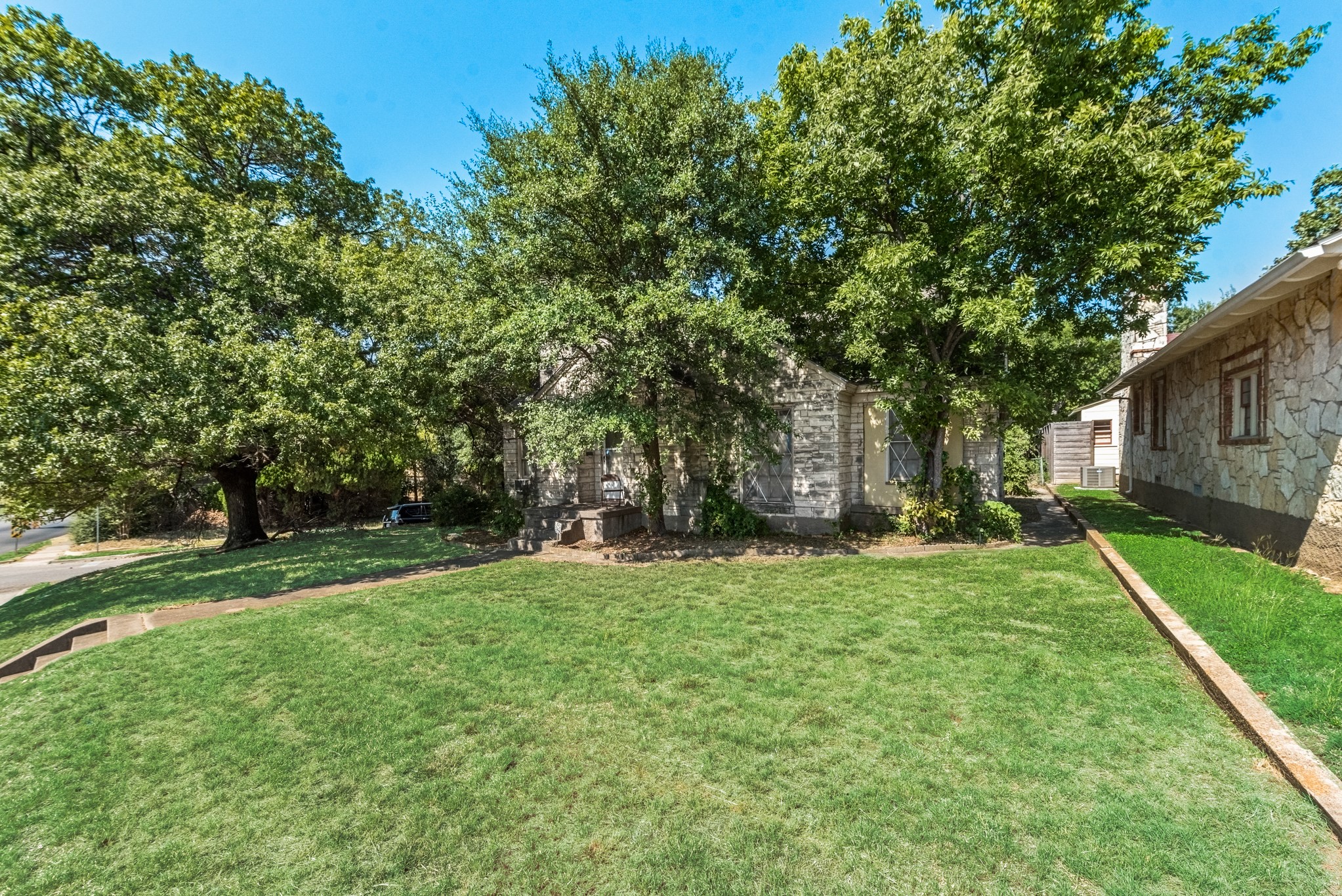 2241 W Jefferson Boulevard Dallas TX 75208