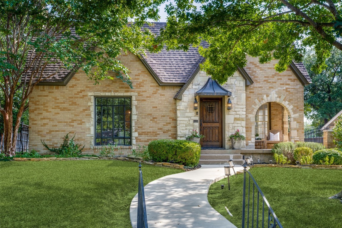 1118 Valencia Street Dallas TX 75223