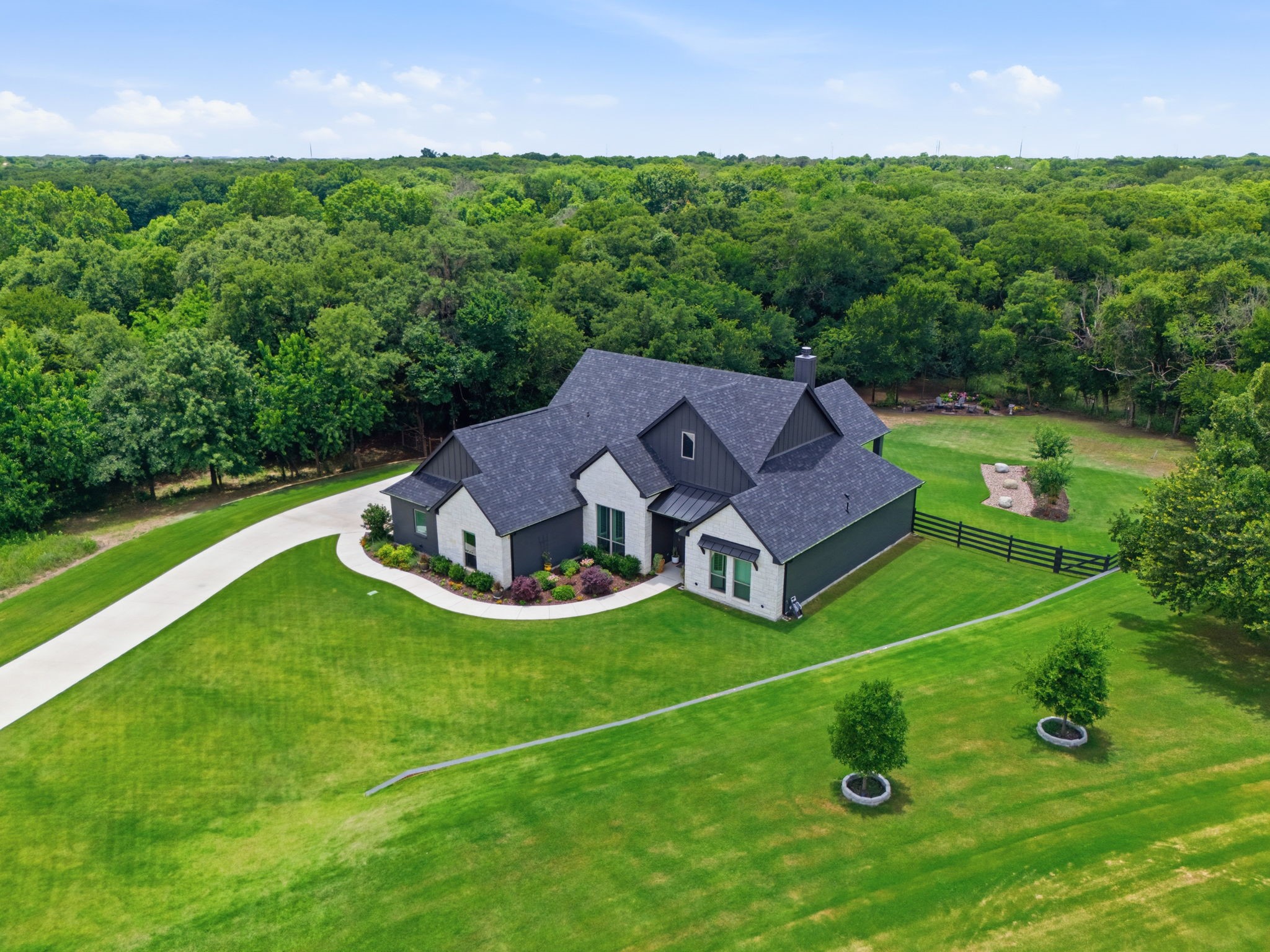 1054 Meadow Wood Terrace Azle TX 76020
