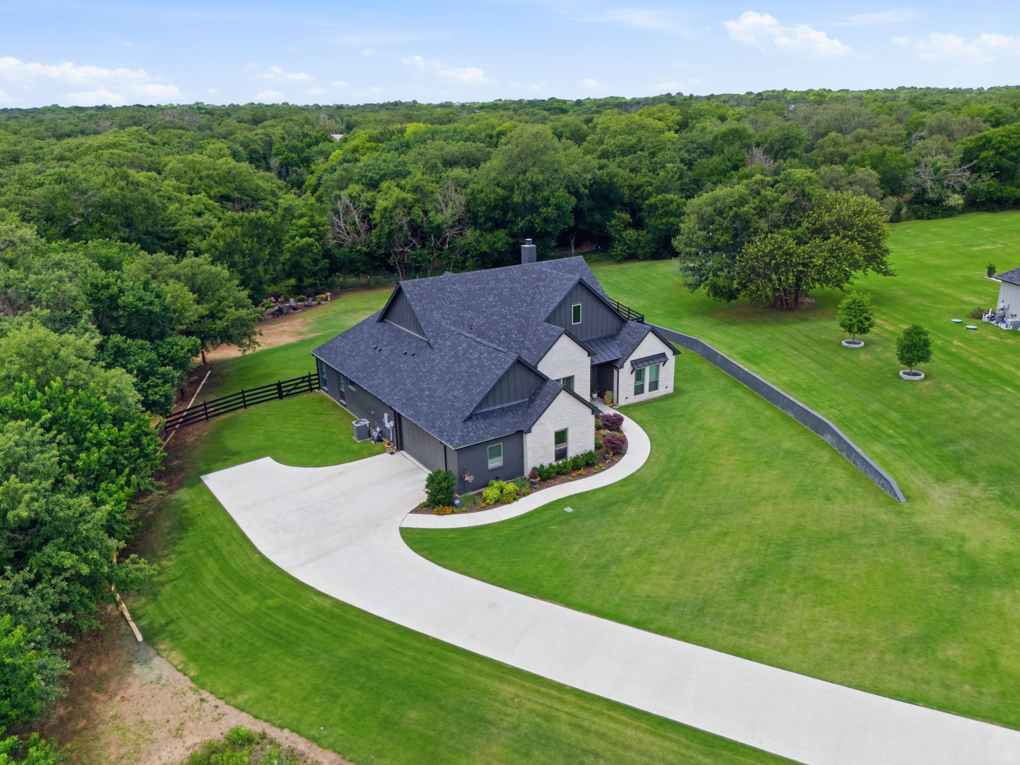 1054 Meadow Wood Terrace Azle TX 76020