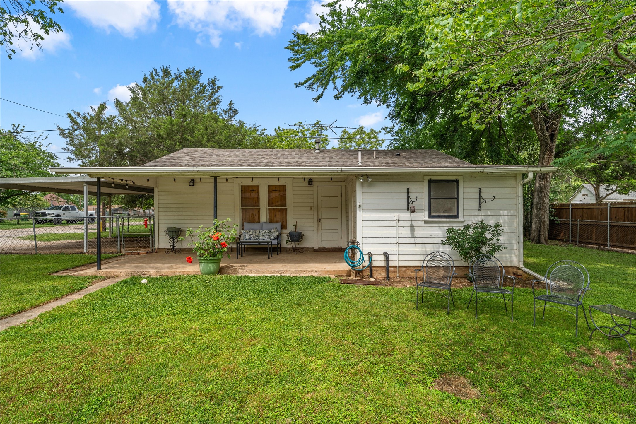 501 N Davis Street West TX 76691
