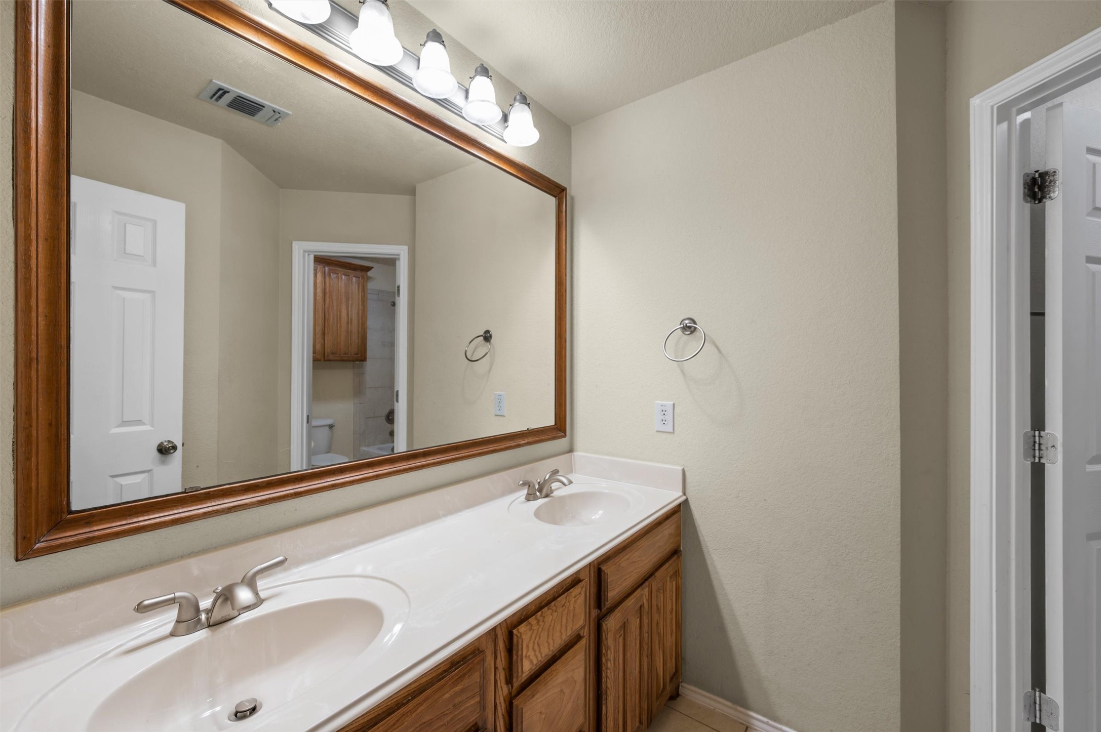 7020 Ridge Crest Drive North Richland Hills TX 76182