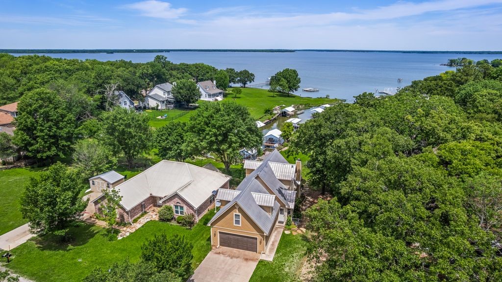 1016 Shoreline Drive West Tawakoni TX 75474