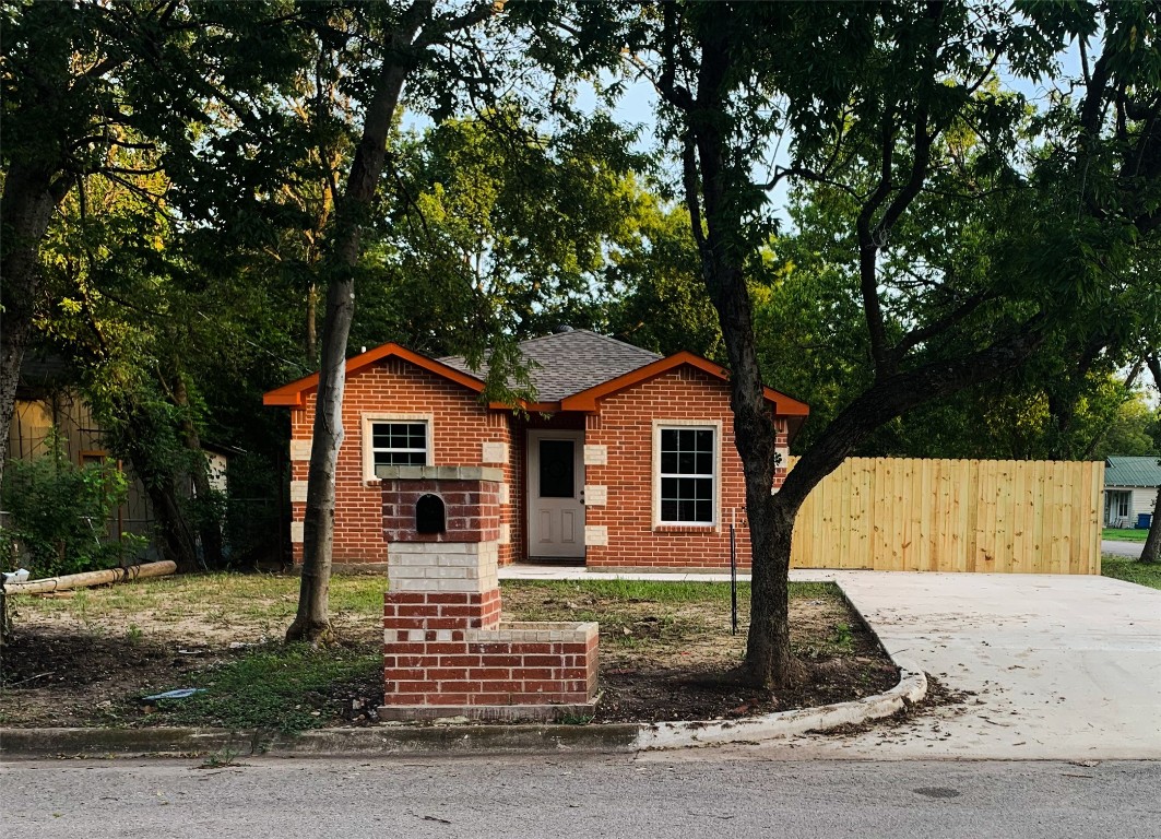1021 W 11th Avenue Corsicana TX 75110