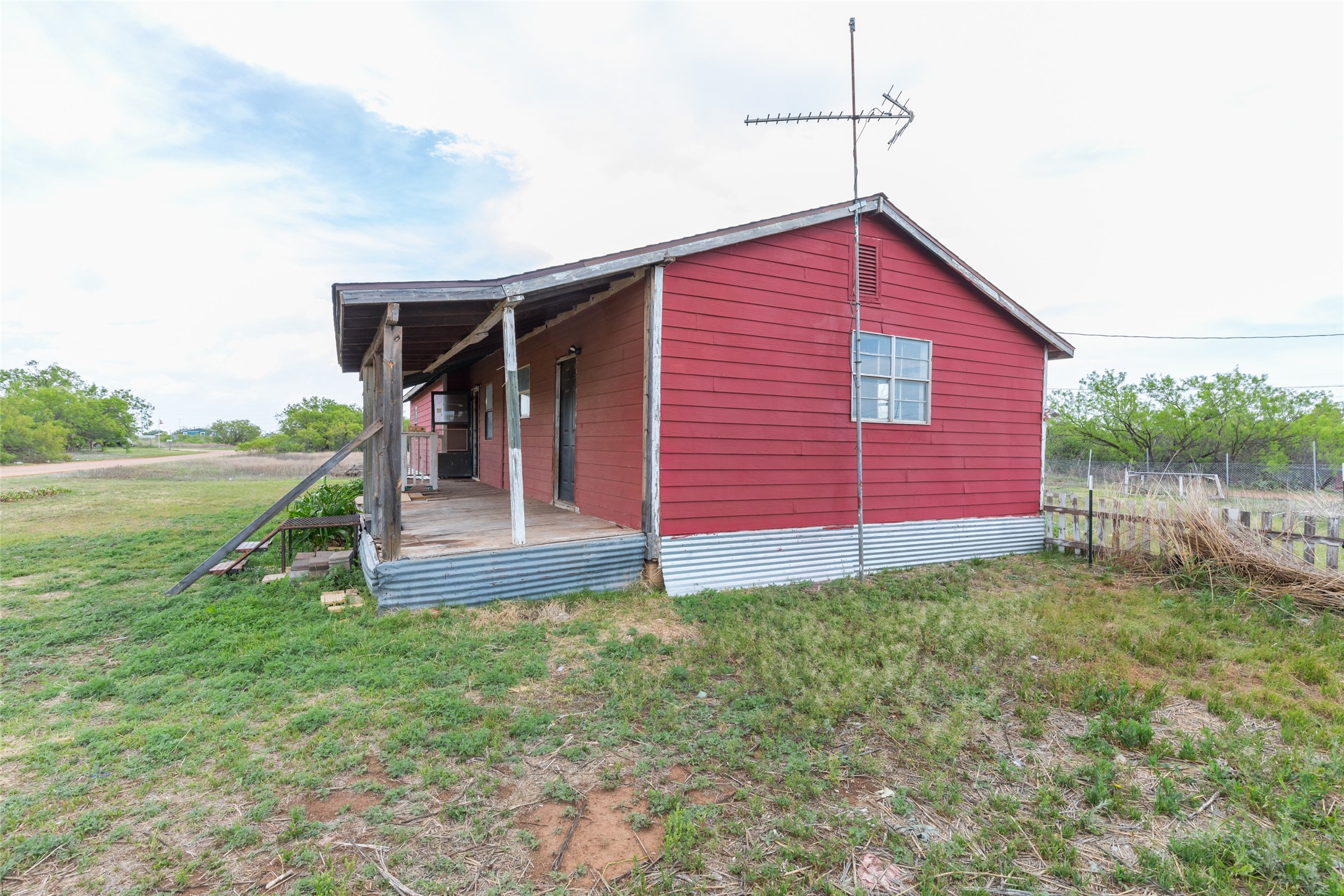 521 Avenue H Anson TX 79501