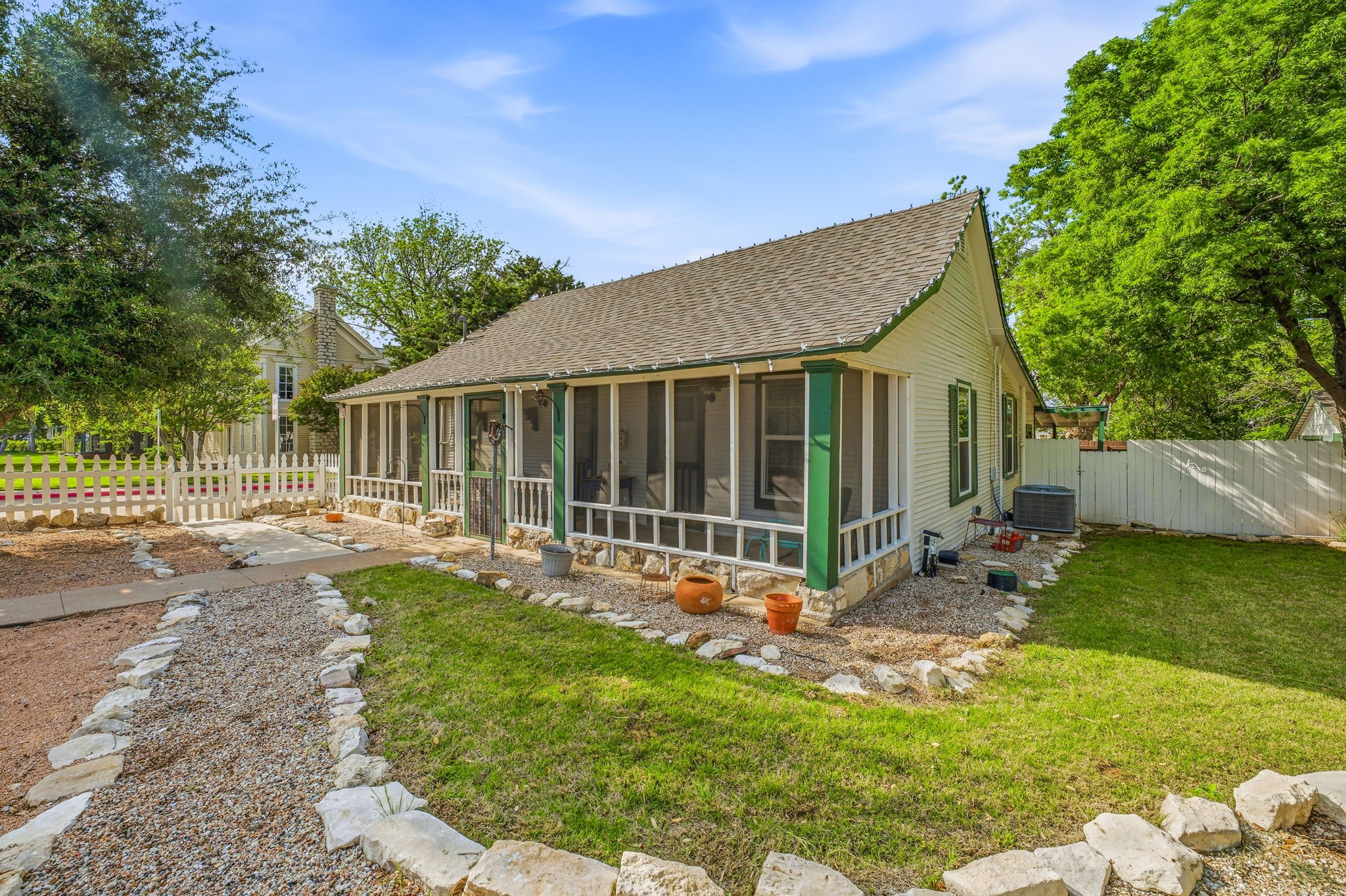 401 E Bridge Street Granbury TX 76048