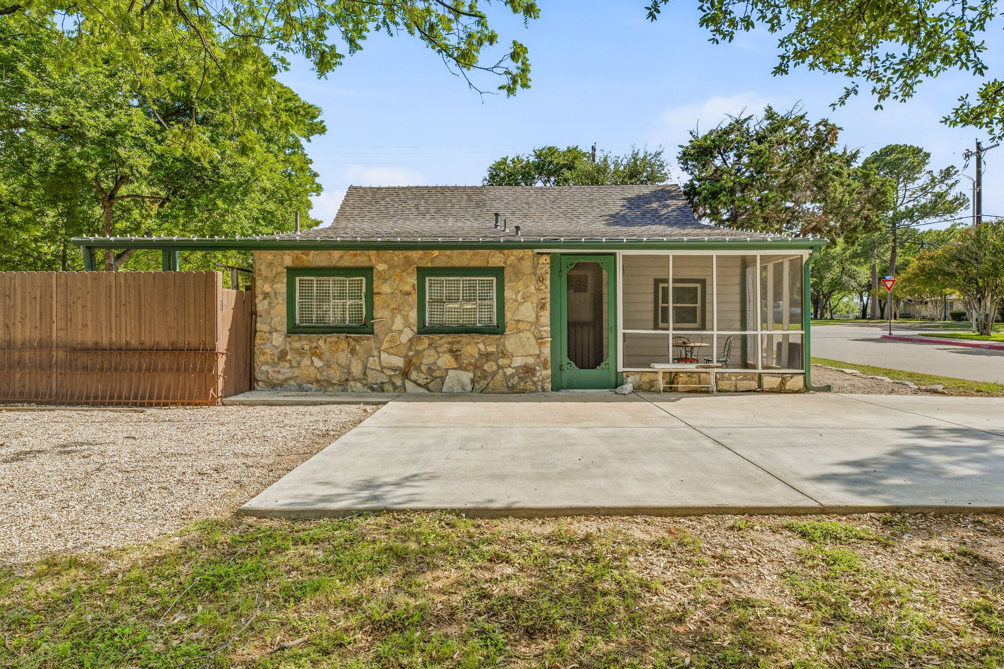 401 E Bridge Street Granbury TX 76048