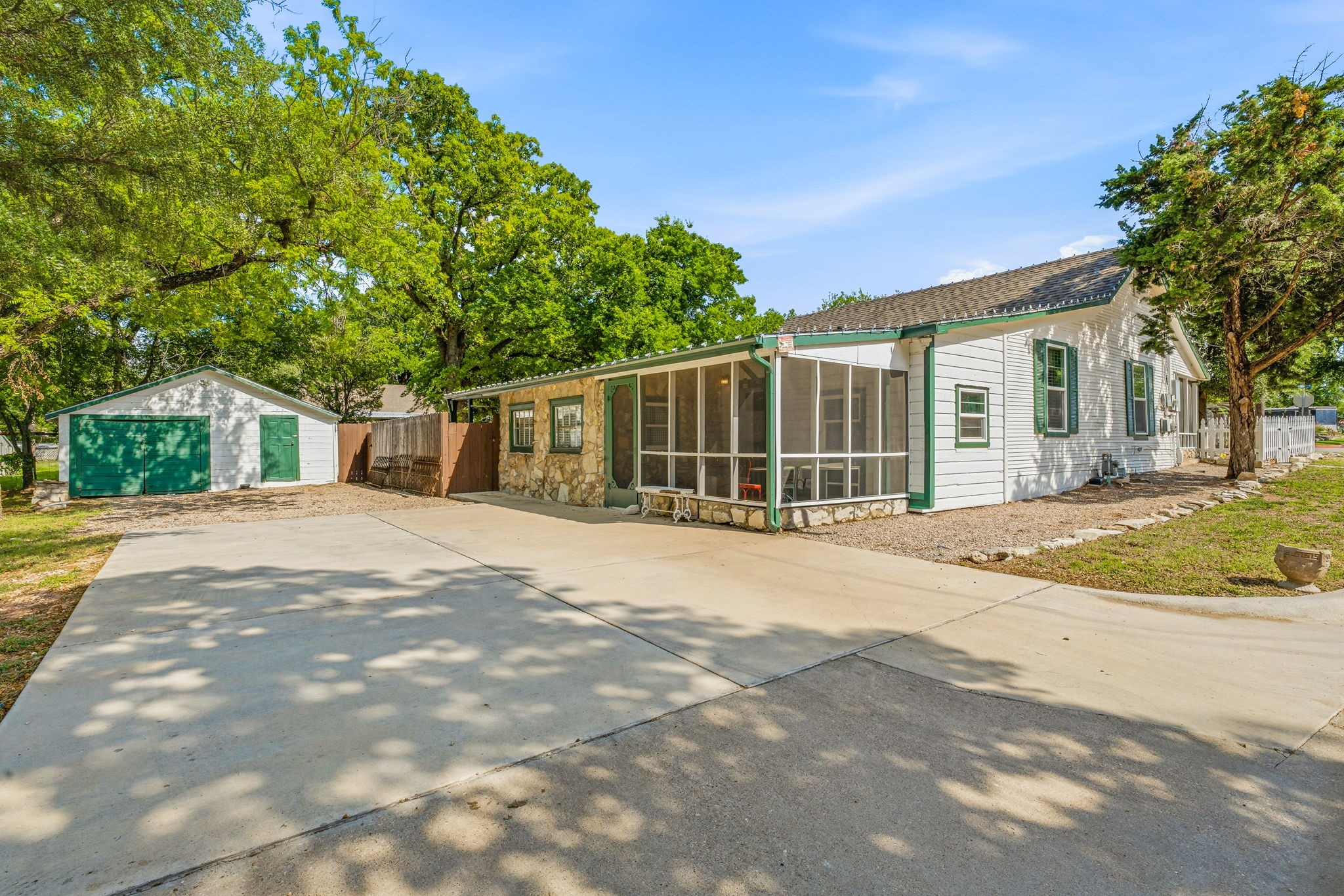401 E Bridge Street Granbury TX 76048