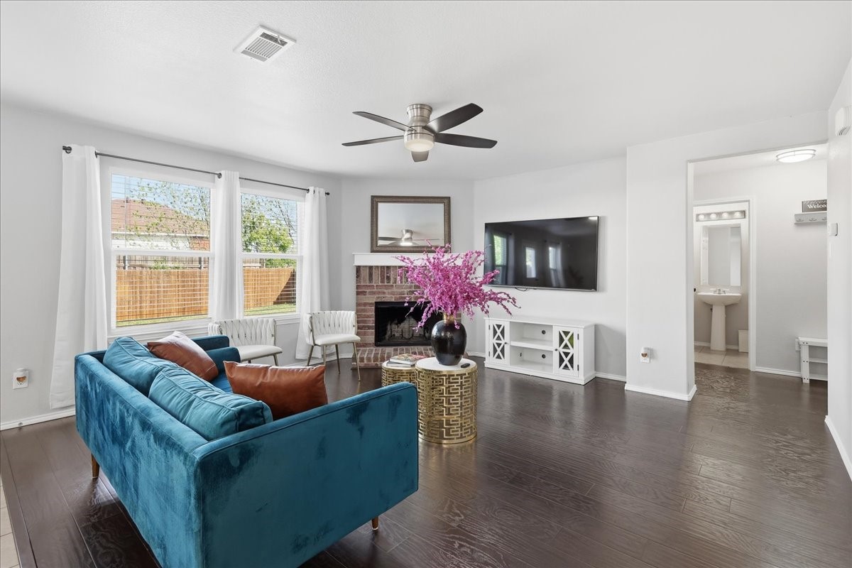 6908 Derbyshire Drive Fort Worth TX 76137