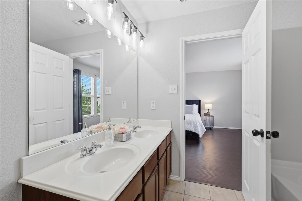 6908 Derbyshire Drive Fort Worth TX 76137