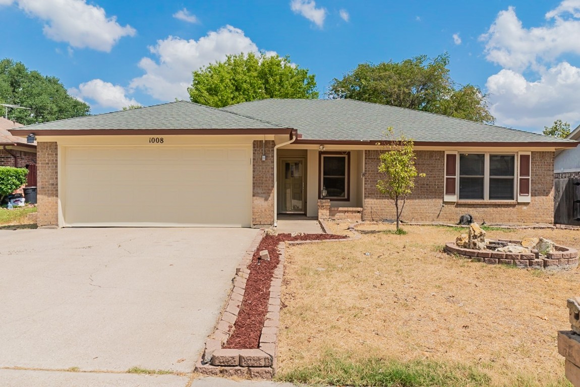 1008 Green Ridge Terrace Saginaw TX 76179