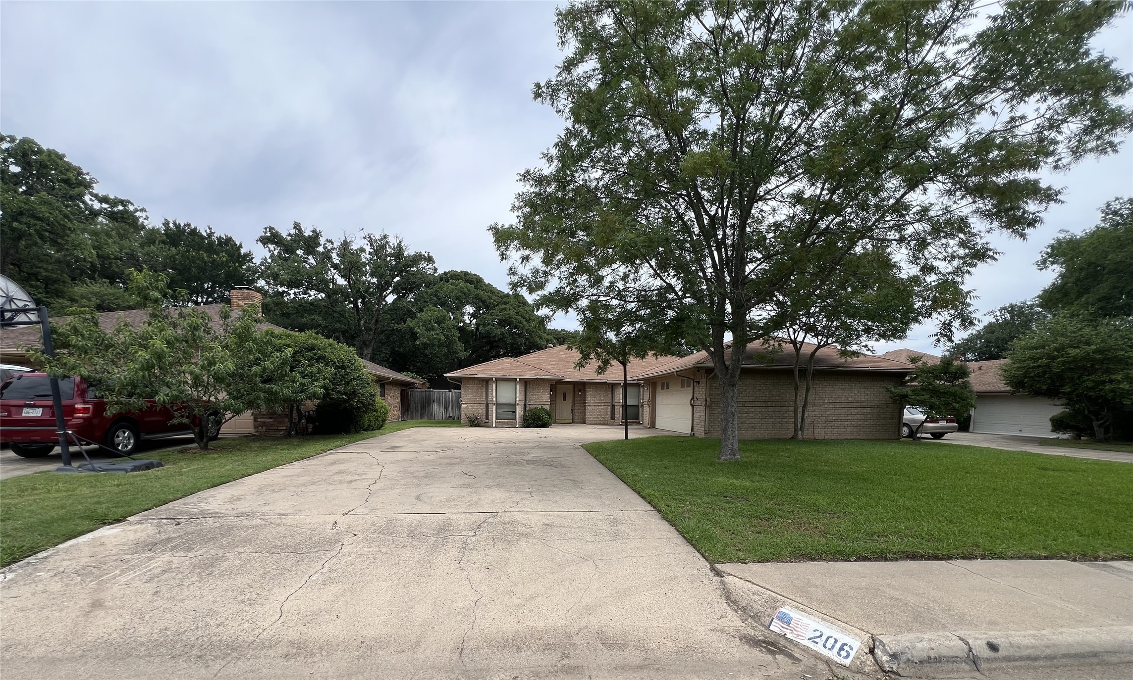 206 Oakhaven Drive Grand Prairie TX 75050