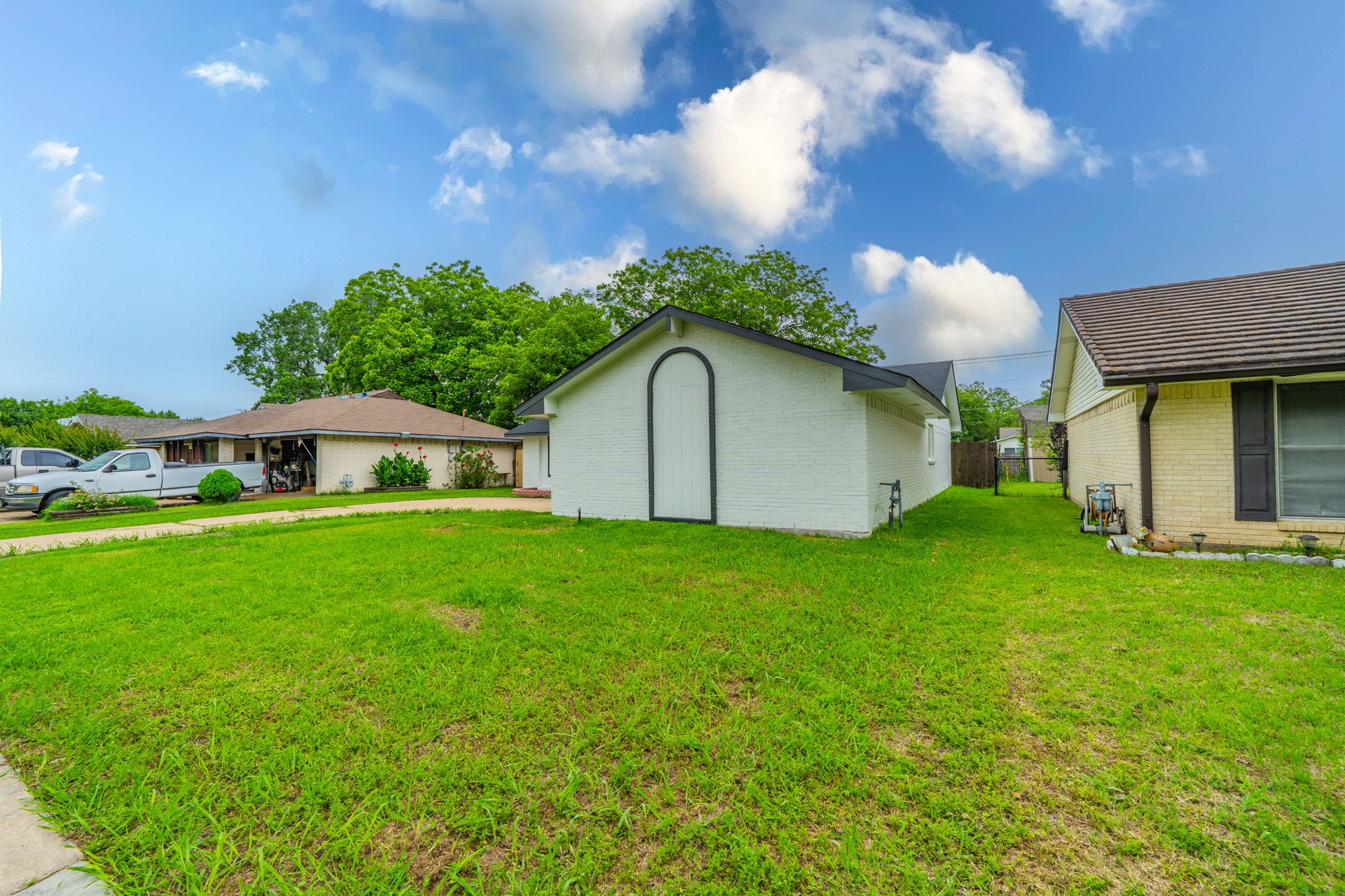 1813 Tompkins Drive Grand Prairie TX 75051