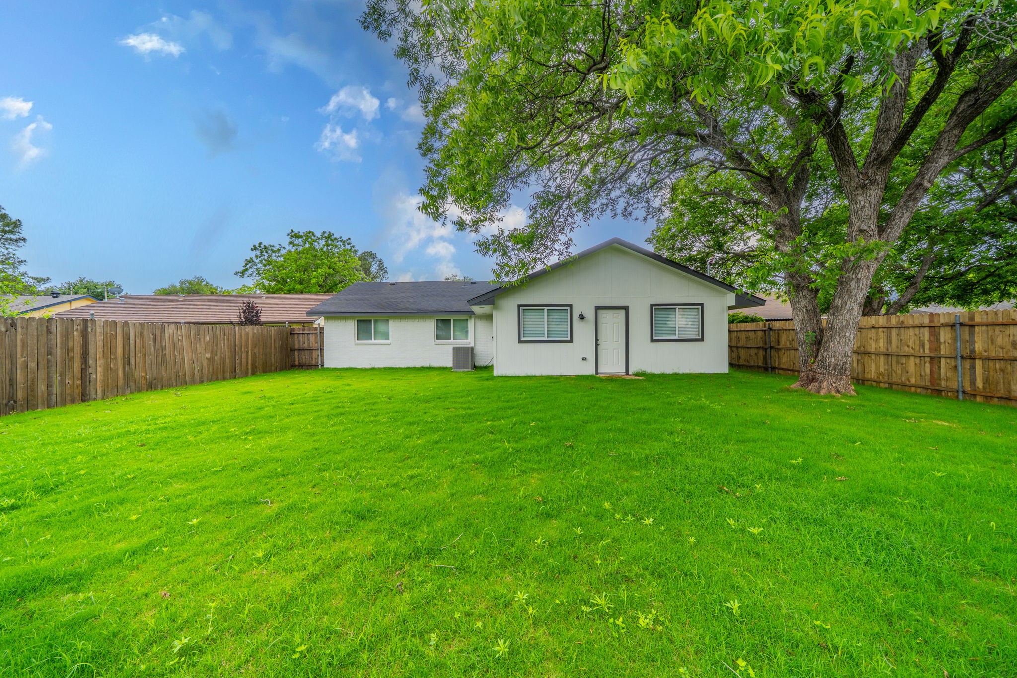 1813 Tompkins Drive Grand Prairie TX 75051