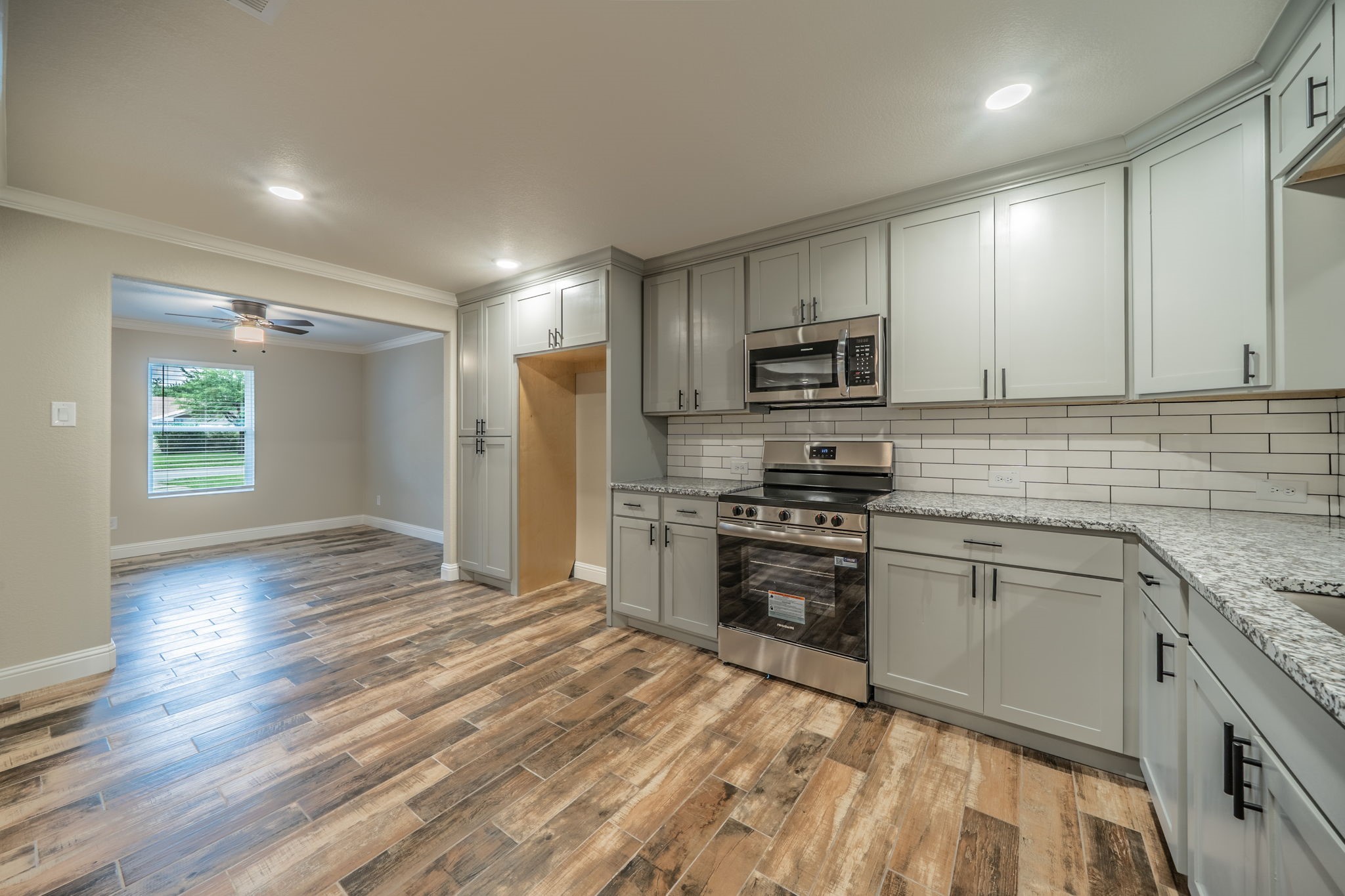 1813 Tompkins Drive Grand Prairie TX 75051